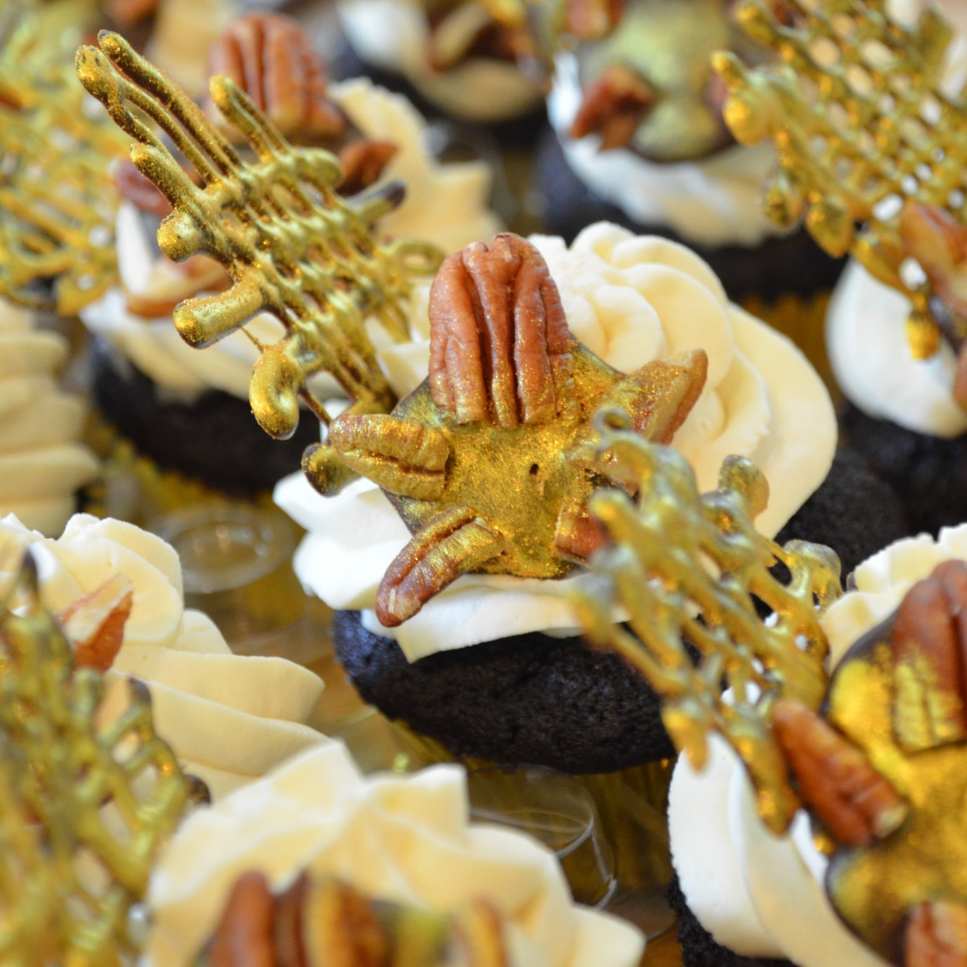Turtle cupcakes with pecans and caramel